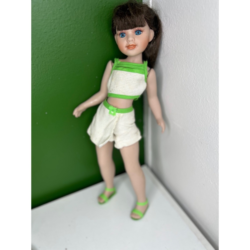 Robert Tonner Betsy McCall Doll Brunette Blue Eyes White Green Outfit Sandals